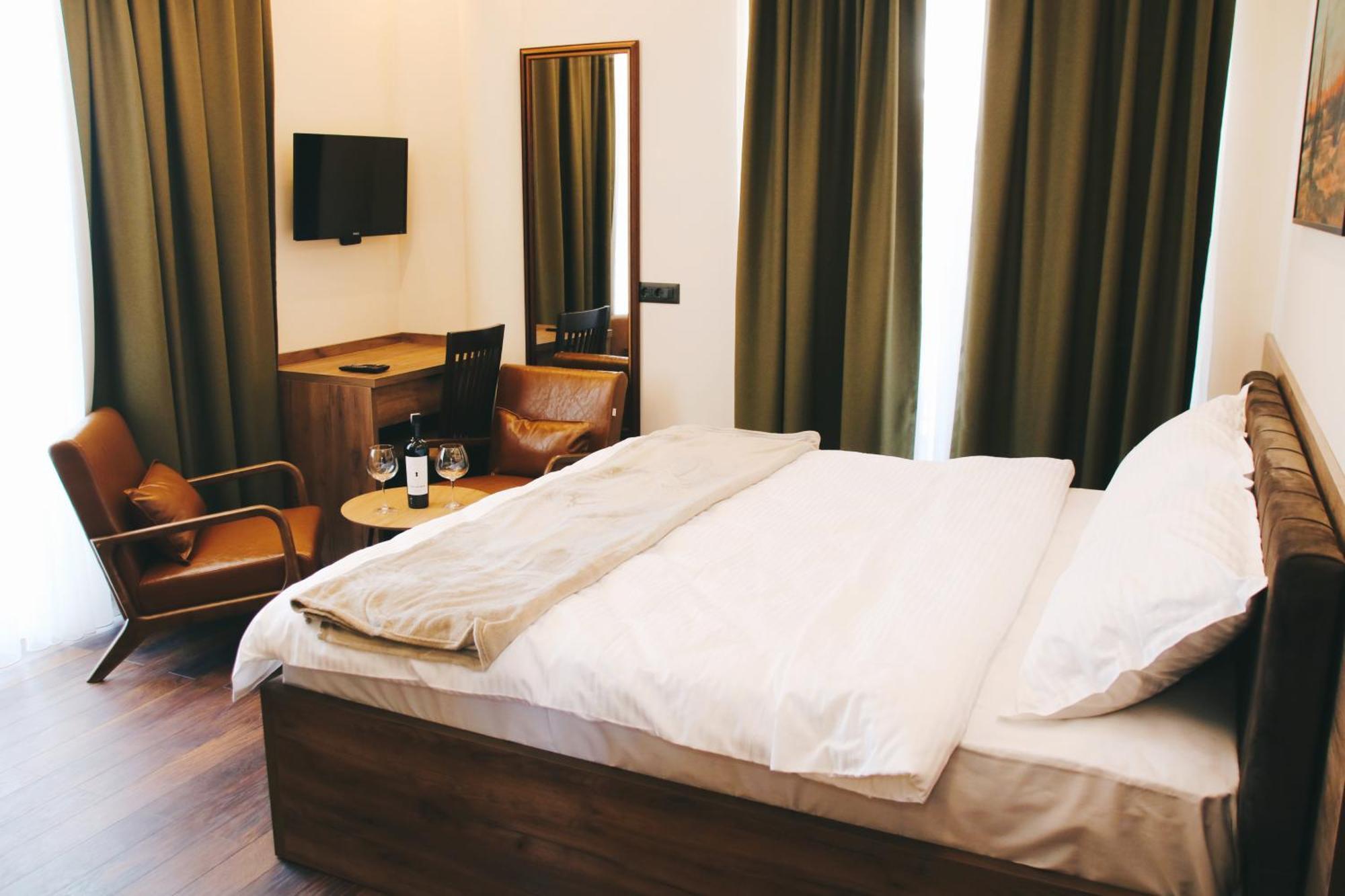 Hotel Rozafa Suhareke Extérieur photo