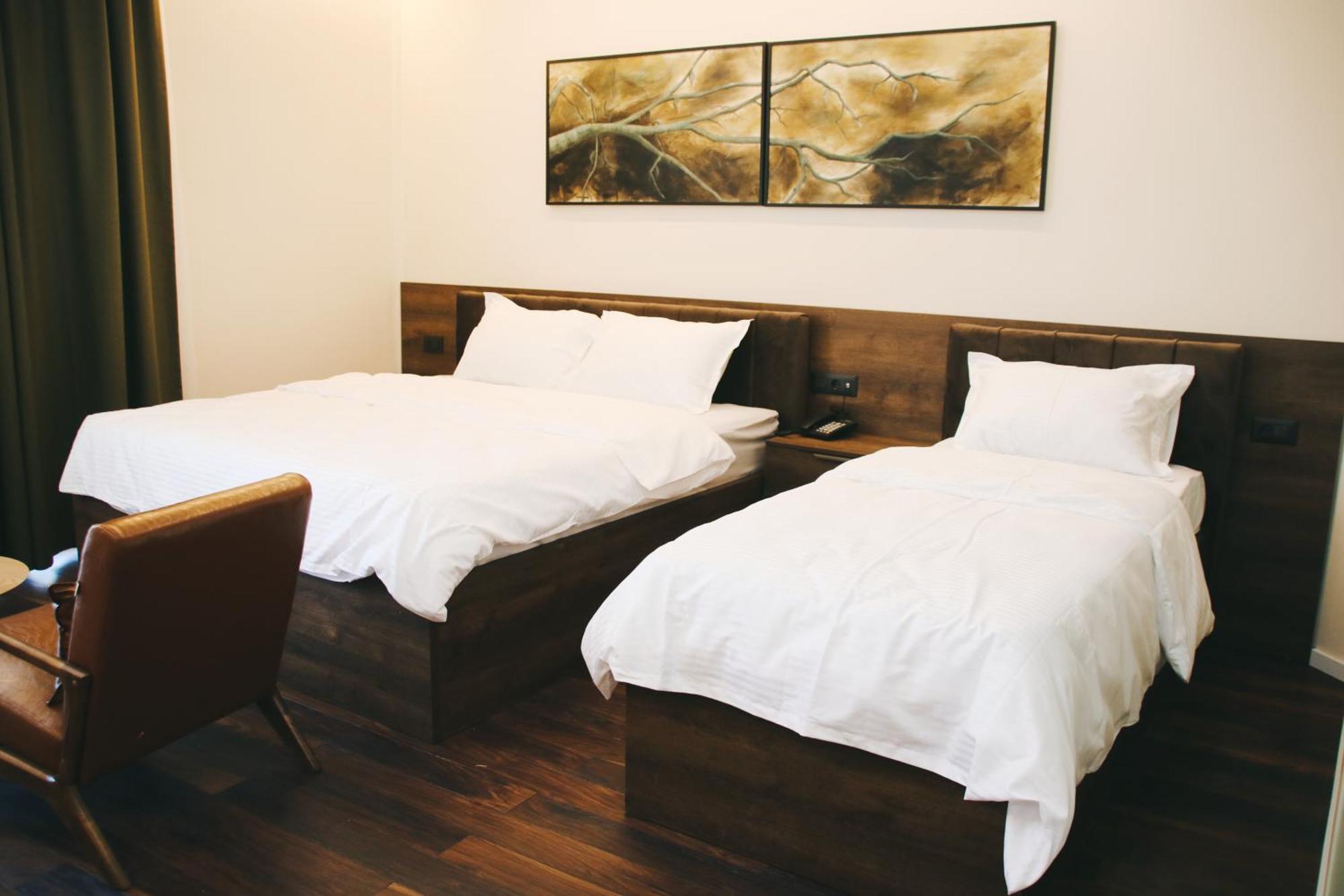Hotel Rozafa Suhareke Extérieur photo